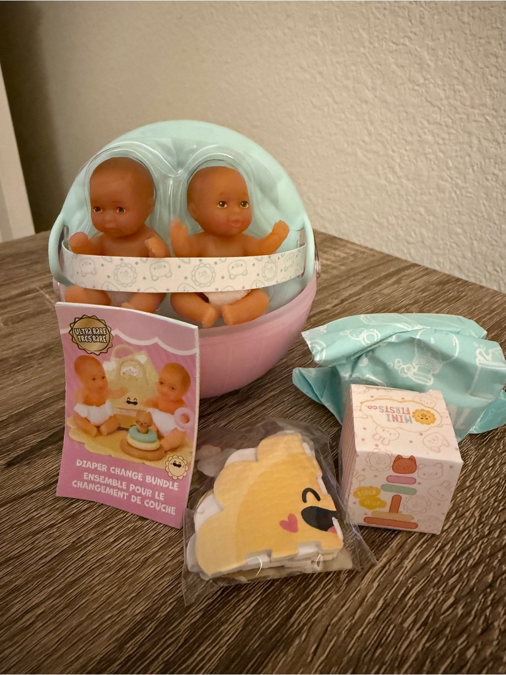 Miniverse Make It Mini Real Baby Nurture TWINS Diaper Change Set ULTRA RARE